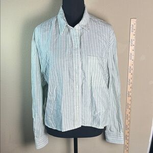 Old Navy women’s large cropped button up